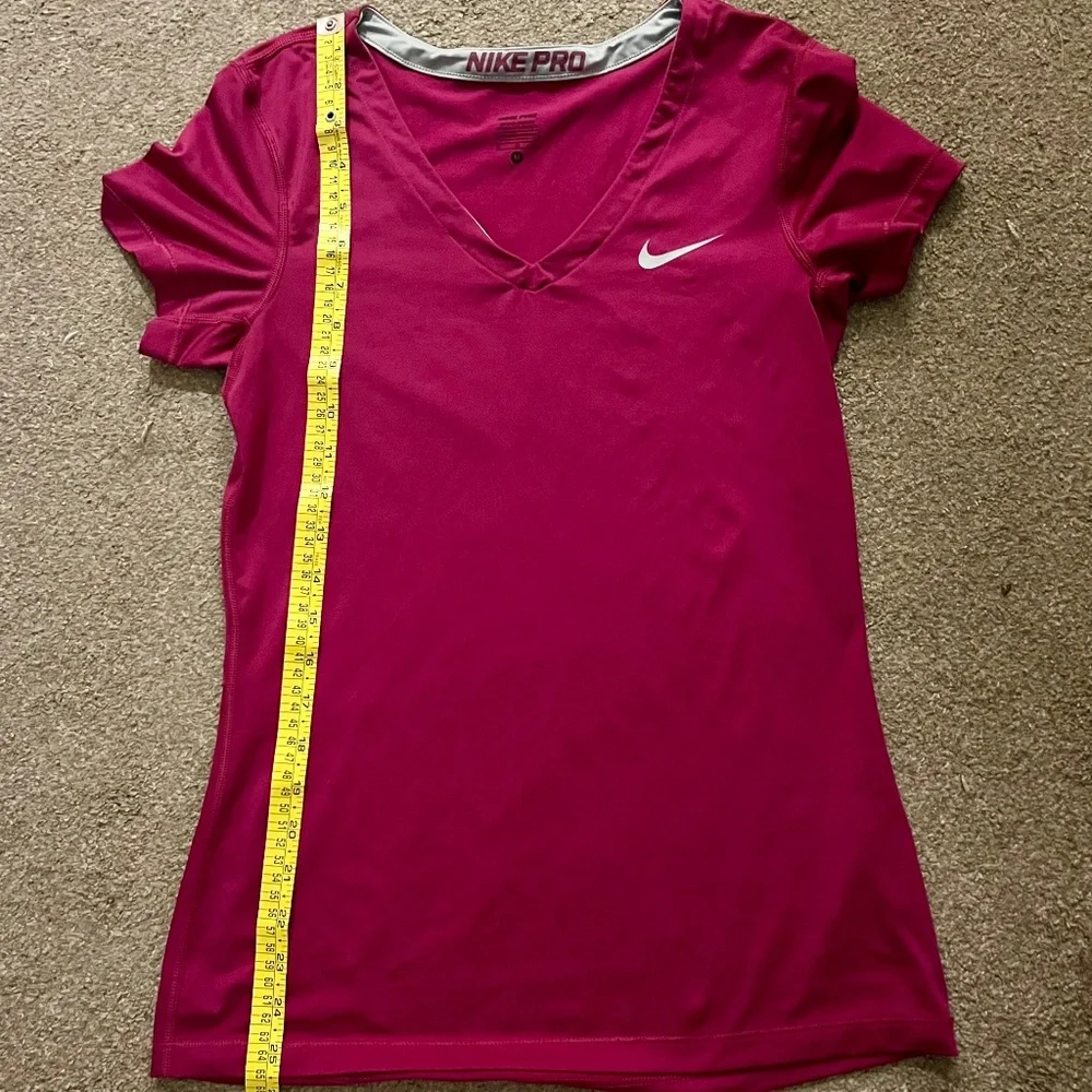 Women's Nike Pro V Neck Short Sleeve T - Shirt Dri Fit Size Medium Magenta - Picture 5 of 5